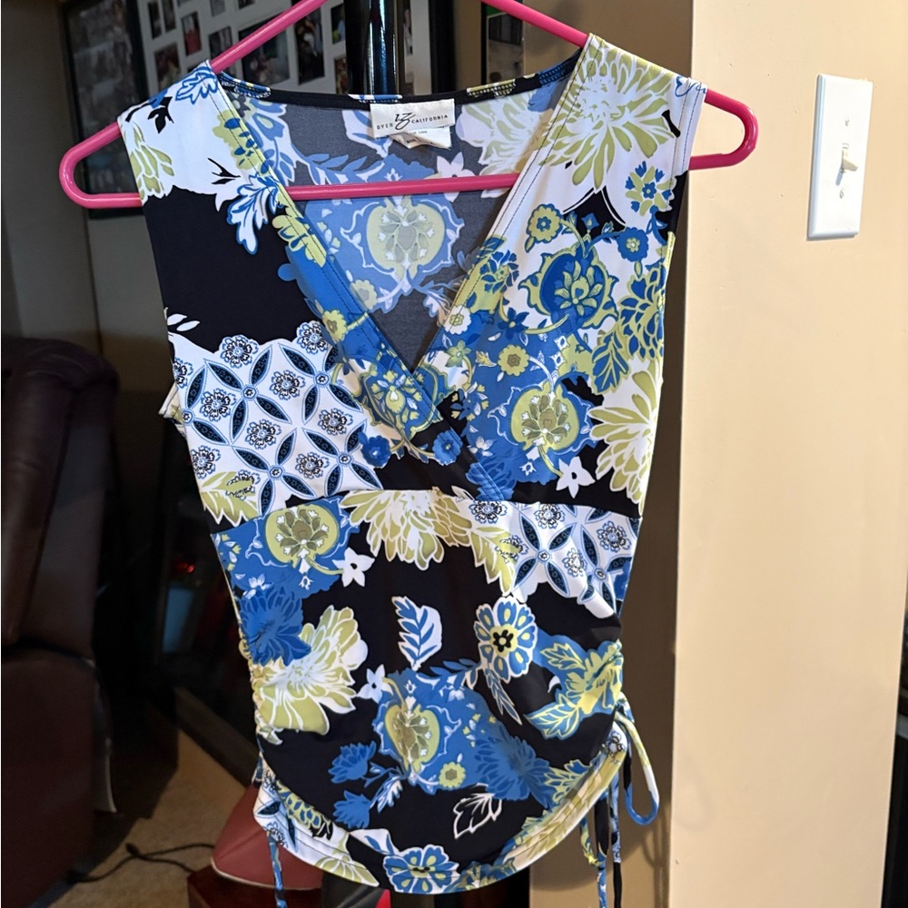 Byer California Blue and Green Floral V-Neck Top